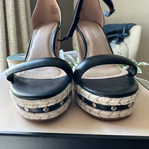 New BCBG generation wedges . Size 7.5 - Picture 3 of 7